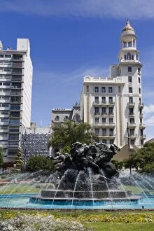 Images Dated 19th December 2009: Plaza Fabini fountain, Montevideo Center, Uruguay, South America
