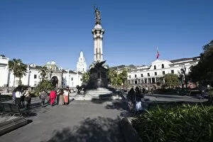 Images Dated 18th April 2010: Plaza de Independencia, Historic Center, UNESCO World Heritage Site, Quito