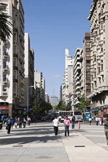 Images Dated 10th March 2009: Plaza Independencia (Independence Square), Montevideo, Uruguay, South America