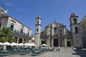 Plaza de la Catedral with Cathedral, Old Havana, Cuba, West Indies, Central America