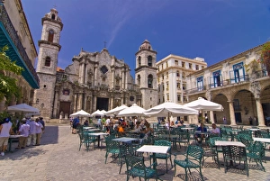 Images Dated 13th April 2007: Plaza de la Catedral, Havana Vieja, UNESCO World Heritage Site, Havana