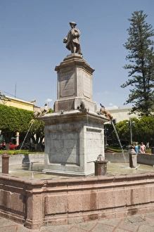 Images Dated 21st April 2008: Plaza de la Independencia (Plaza de Armas) in Santiago de Queretaro (Queretaro)