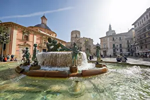 Valencia Prints: Plaza de la Virgen and the Turia fountain and cathedral in the old town
