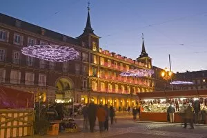 Images Dated 15th December 2008: Plaza Mayor at Christmas time, Madrid, Spain, Europe