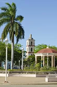 Images Dated 24th April 2011: Plaza Mayor in Remedios, Cuba, West Indies, Central America