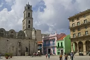 Images Dated 13th April 2007: Plaza Vieja, UNESCO World Heritage Site, Havana, Cuba, West Indies, Caribbean