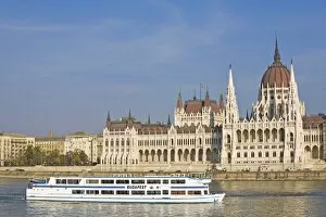 Pleasure boat on River Danube in front of Parliament building, Budapest, Hungary, Europe
