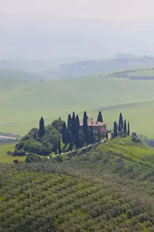 Podere Belvedere and mist at sunrise, San Quirico d Orcia, Val d Orcia, UNESCO World Heritage Site