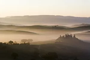 Images Dated 9th May 2008: Podere Belvedere and misty hills at sunrise, Val d Orcia, San Quirico d Orcia, UNESCO