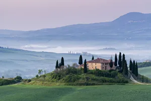 Images Dated 8th May 2008: Podere Belvedere and misty hills at sunrise, Val d Orcia, San Quirico d Orcia, UNESCO