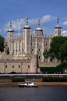 Images Dated 15th January 2000: A police launch on the River Thames, passing the Tower of London, UNESCO World Heritage Site