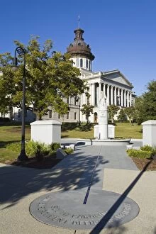 Images Dated 31st October 2008: Police Memorial and State Capitol Building, Columbia, South Carolina, United States of America