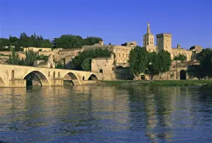 Pont St. Benezet (le Pont d Avignon) bridge over the Rhone River, Avignon