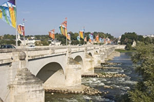 Images Dated 23rd September 2008: Pont Wilson, bridge crossing the Loire River, city of Tours, Indre-et-Loire