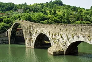 Images Dated 24th June 2008: Ponte del Diavolo or Ponte della Maddalena, Borgo a Mozzano, Lucca, Tuscany