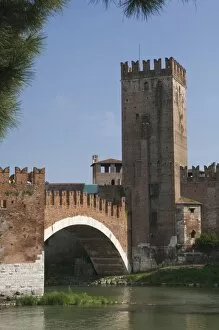 Images Dated 4th May 2008: Ponte Scaligero and Tower, River Adige, Verona, UNESCO World Heritage Site