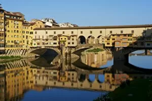 Images Dated 11th May 2009: Ponte Vecchio over the Arno River, Florence, UNESCO World Heritage Site