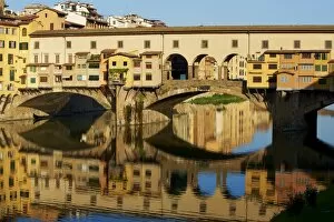 Images Dated 11th May 2009: Ponte Vecchio bridge over the Arno River, UNESCO World Heritage Site, Florence