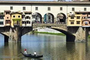Images Dated 25th April 2009: Ponte Vecchio, Florence (Firenze), UNESCO World Heritage Site, Tuscany, Italy, Europe