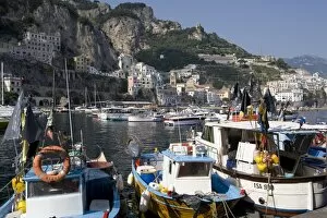 Images Dated 15th June 2009: The port of Amalfi, Costiera Amalfitana, UNESCO World Heritage Site, Campania