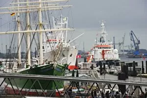 Images Dated 20th June 2010: Port of Hamburg on the Elbe River, Hamburg, Germany, Europe