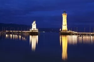 Images Dated 16th June 2009: Port with lighthouse and sculpture of the Bavarian Lion, Lake Constance (Bodensee), Bavaria