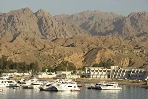 Images Dated 8th April 2009: Port and marina in front of barren mountains, Sharm el Sheik, Sinai Peninsula