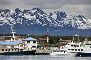 Images Dated 14th December 2009: Port of Ushuaia, Tierra del Fuego, Patagonia, Argentina, South America