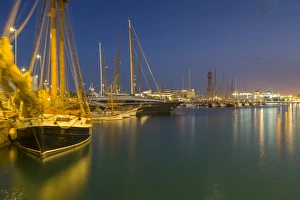 Port Vell at dusk, Barcelona, Catalonia, Spain, Europe