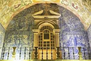 Curved Prints: Porta da Vila Oratory, within the city gate