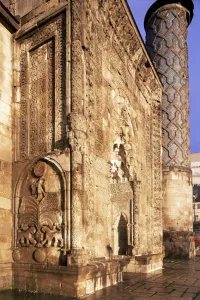 Images Dated 25th January 2000: Portal and minaret