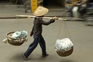 Porter in the Old Quarter, Hanoi, Vietnam, Indochina, Southeast Asia, Asia