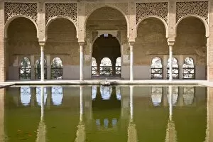 Images Dated 6th April 2008: Portico of the Torre de las Damas reflected in tranquil pool, Jardines del Partal