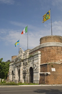 Images Dated 4th May 2008: Porto Nuovo, Verona, Veneto, Italy, Europe