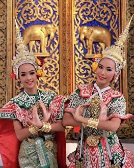 Images Dated 28th August 2008: Portrait of two dancers in traditional Thai classical dance costume