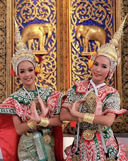 Images Dated 28th August 2008: Portrait of two dancers in traditional Thai classical dance costume