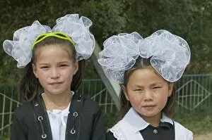 Images Dated 1st September 2009: Portrait of girls in traditional clothes, Torugart, Kyrgyzstan, Central Asia, Asia