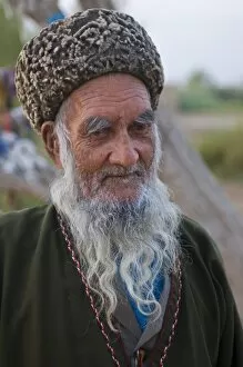 Portrait of a old man with beard, Merv, Turkmenistan, Central Asia, Asia
