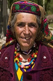 Images Dated 23rd August 2009: Portrait of smiling old Pamiri woman, Langar, Wakhan corridor, The Pamirs