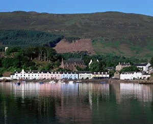 Images Dated 8th August 2008: Portree, Isle of Skye