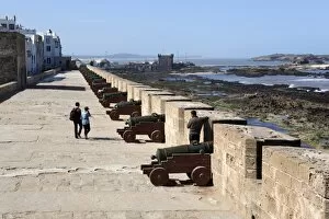 Moroccan Culture Gallery: Portuguese cannons along the ramparts, Essaouira, Atlantic coast, Morocco, North Africa, Africa