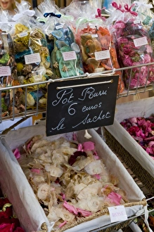 Images Dated 18th August 2008: Pot pourri for sale, Grasse, Alpes-Maritimes, Provence, France, Europe