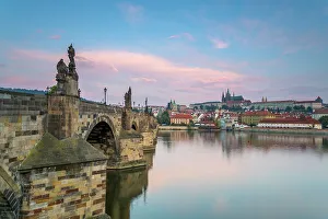 Prague Castle and Charles Bridge on Vltava River at sunrise, UNESCO World Heritage Site, Prague, Bohemia, Czech Republic (Czechia), Europe