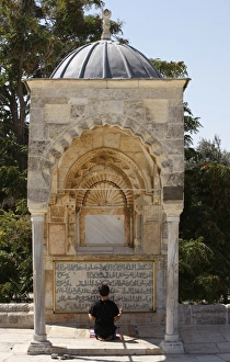 Images Dated 18th August 2007: Prayer at Al Aqsa, Jerusalem, Israel, Middle East