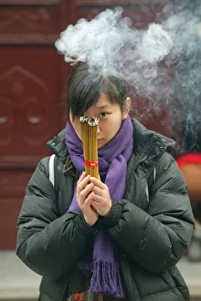 Images Dated 5th November 2009: Prayer, Jade Buddha Temple, Shanghai, China, Asia
