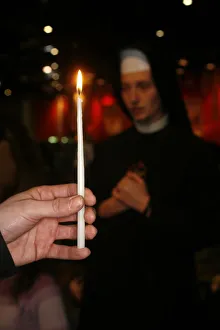 Images Dated 29th September 2009: Prayer at Taize meeting, Geneva, Switzerland, Europe