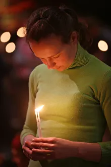 Images Dated 30th December 2007: Prayer at Taize meeting, Geneva, Switzerland, Europe