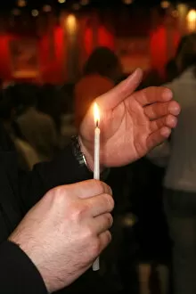 Images Dated 30th December 2007: Prayer at Taize meeting, Geneva, Switzerland, Europe