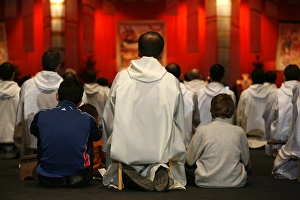 Images Dated 29th December 2007: Prayer at Taize meeting, Geneva, Switzerland, Europe