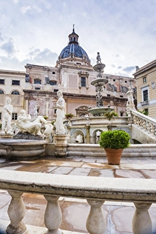 Palermo Gallery: Pretoria Fountain (Fontana Pretoria) in Piazza Pretoria (Pretoria Square), Palermo, Sicily, Italy
